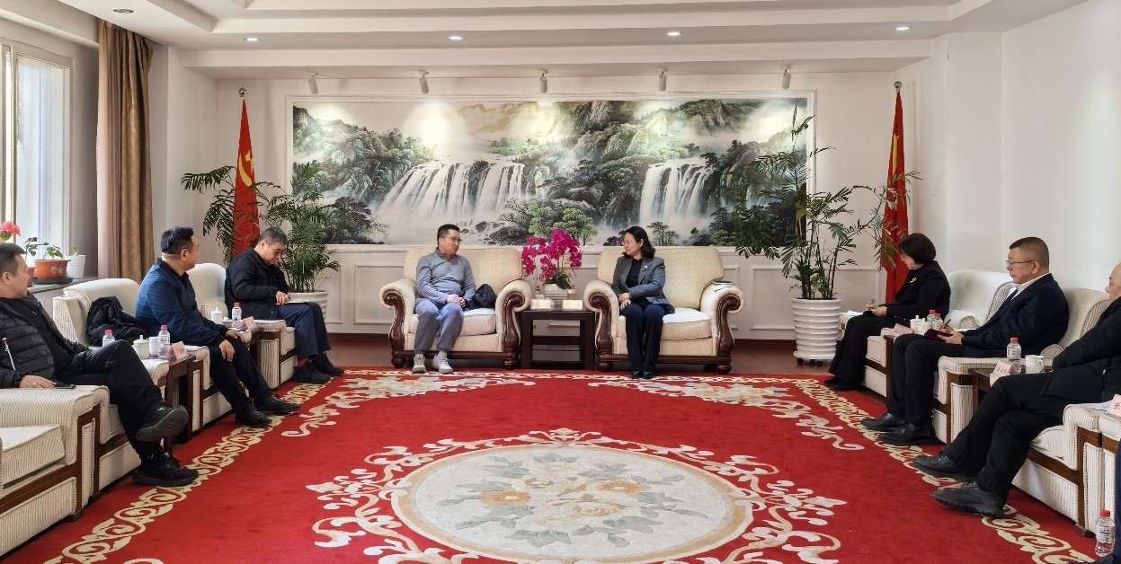 Pan Shuang, Director-general of Liaoning Department of Commerce, meets with the delegation led by Liu Jian, China Region Partner of IMG Group from the United Arab Emirates