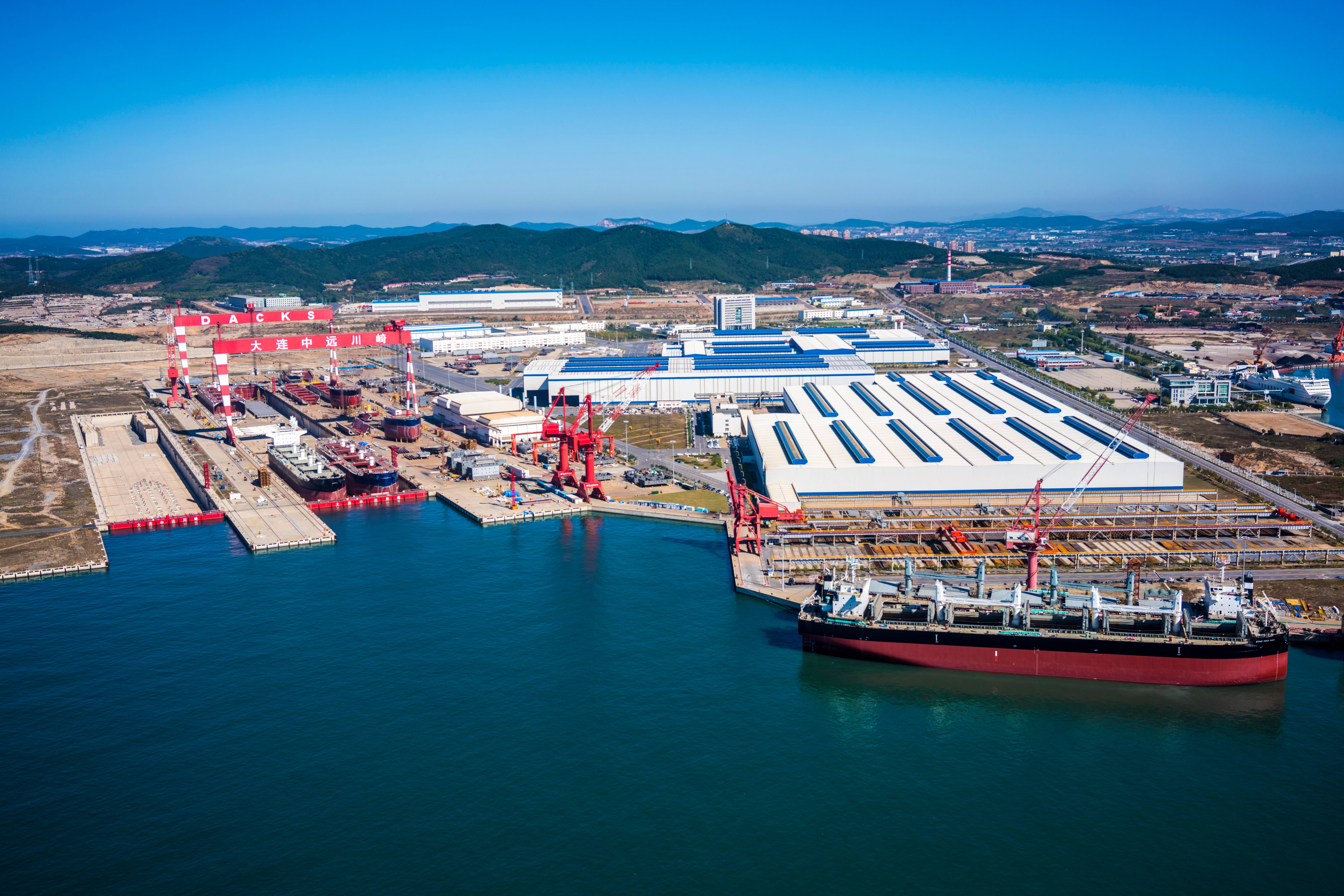 俯瞰大连中远海运川崎厂区(1)