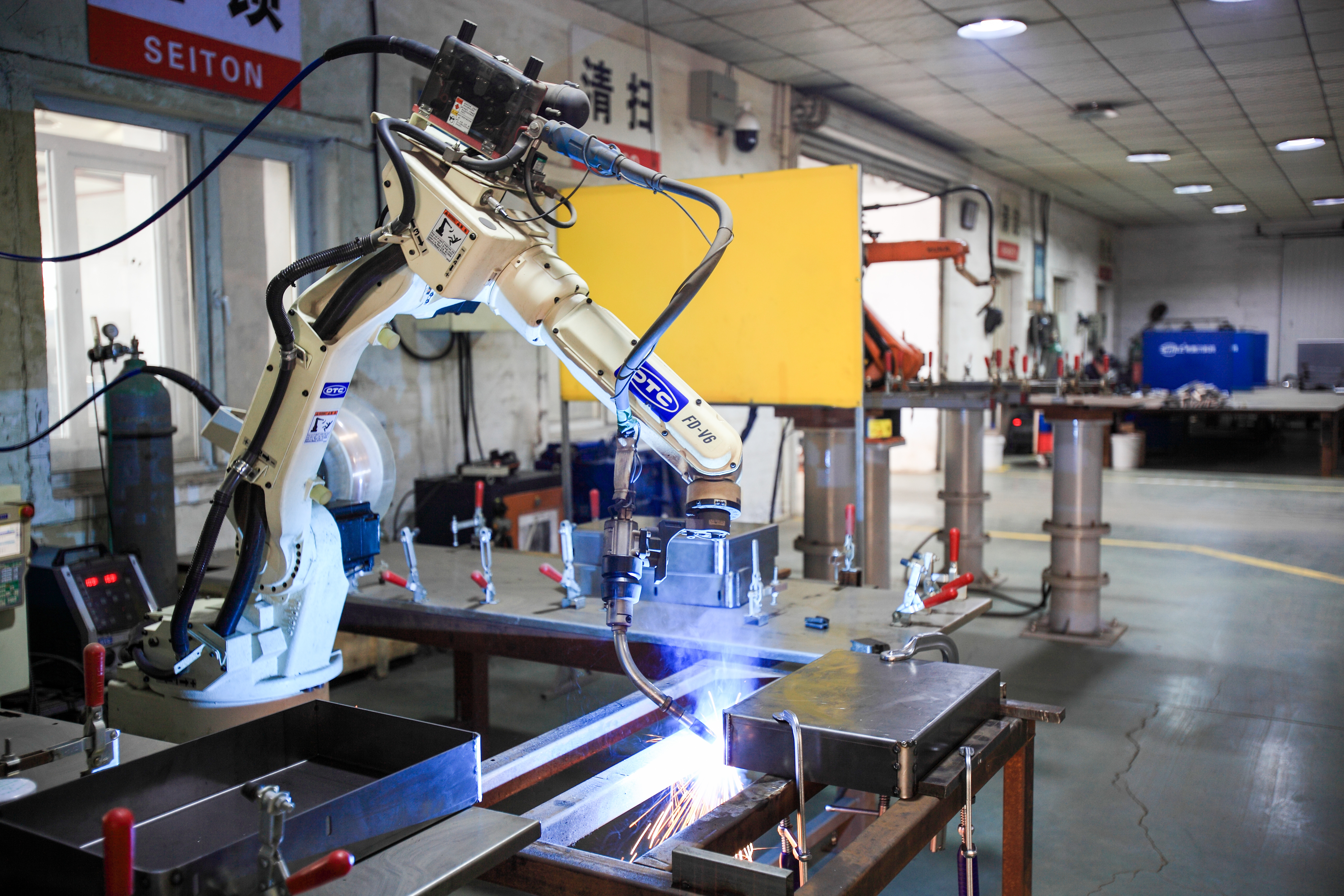 中旺铝业加工车间